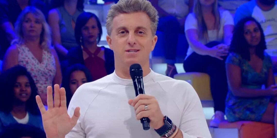 Luciano Huck é vítima de fake news que liga ONG ao tráfico