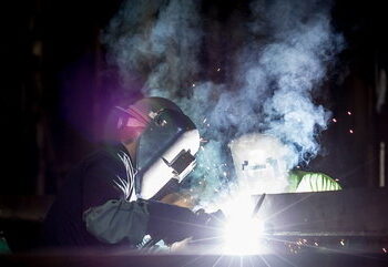 Produção industrial volta a crescer e acumula alta de 0,2{200ef881d612a38dd83e818d62bed94b19414beb26f8f9fc9b9856dff27684f8} no primeiro trimestre